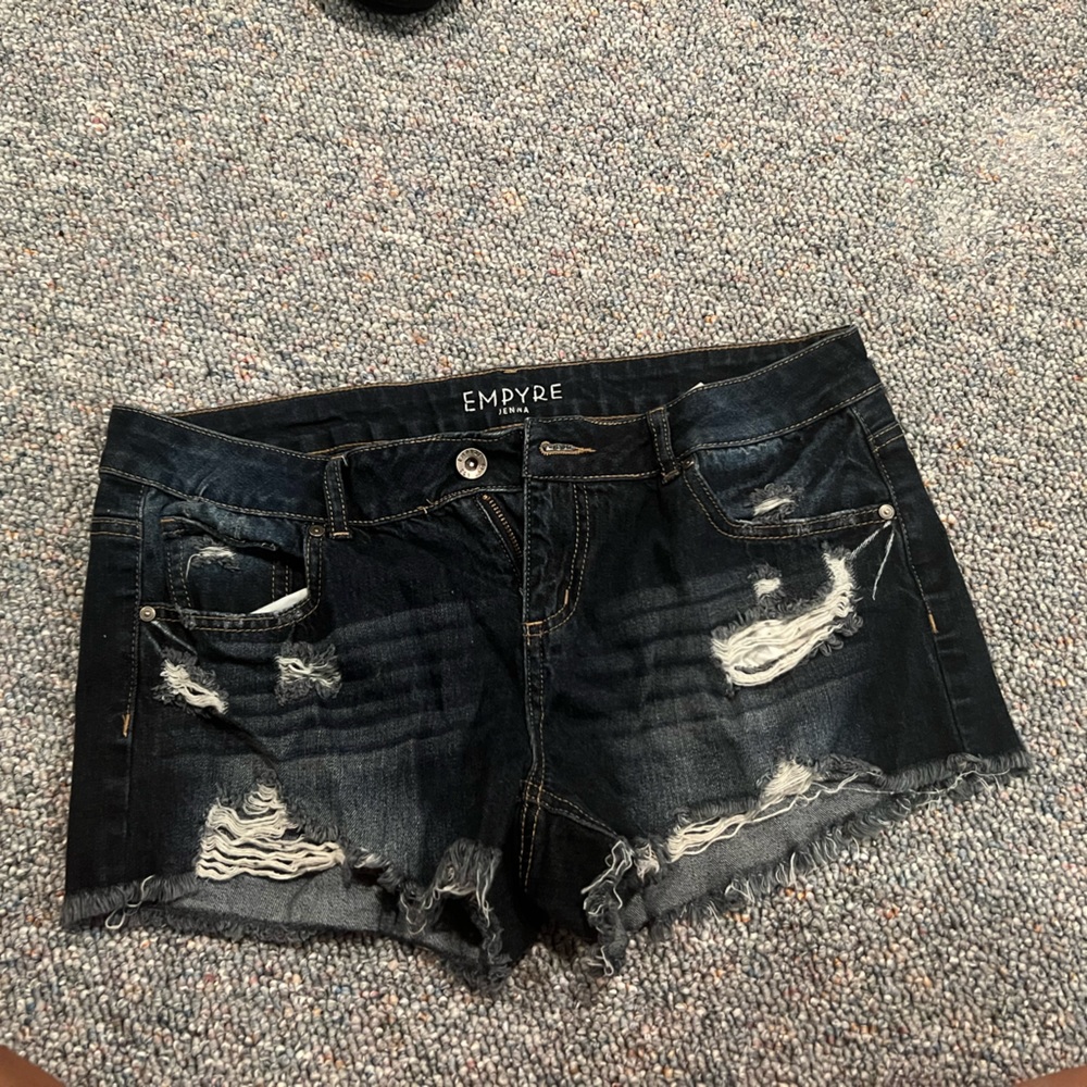 Empyre shorts 9
